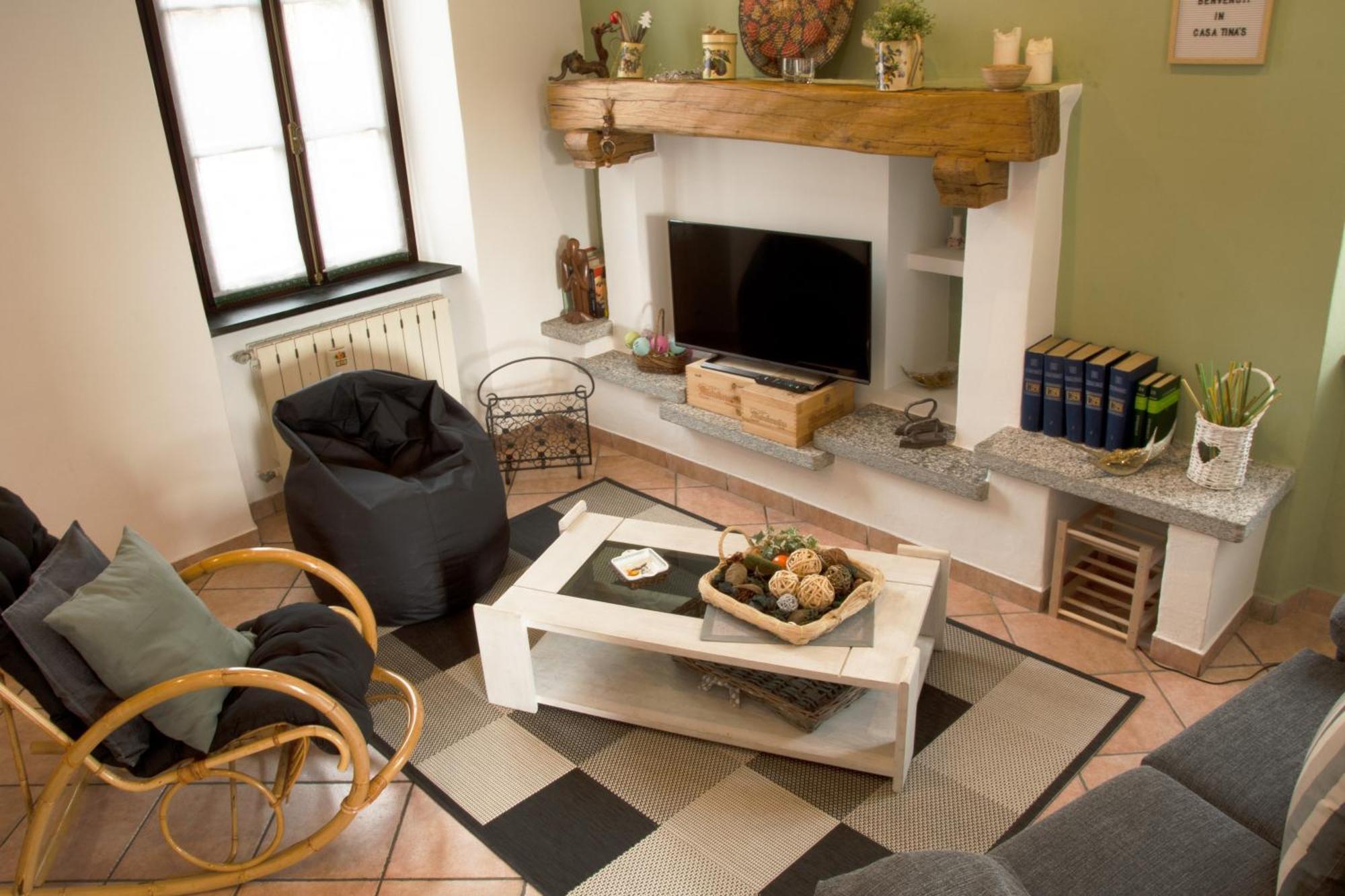 Tinas Yellow Home Leggiuno Exteriér fotografie